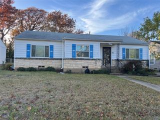 909 Rindie Street, Irving, TX 75060