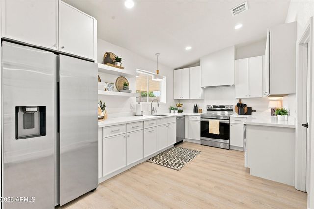 7945 W GREER Avenue, Peoria, AZ 85345