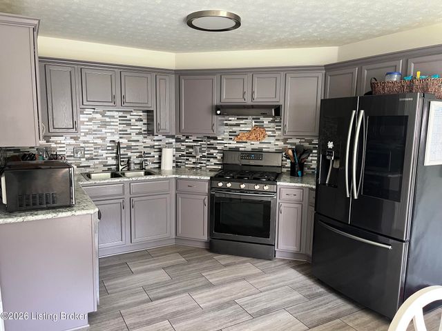 11623 Walnut View Way, Louisville, KY 40299