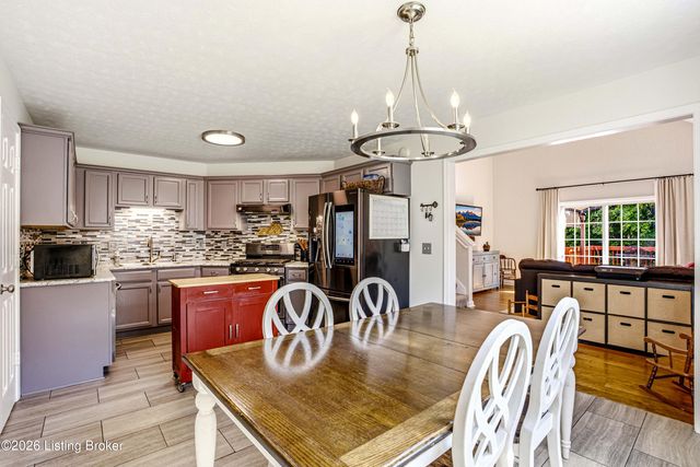 11623 Walnut View Way, Louisville, KY 40299