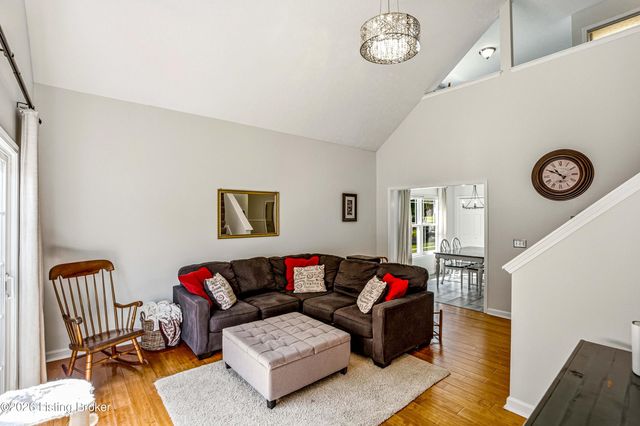 11623 Walnut View Way, Louisville, KY 40299