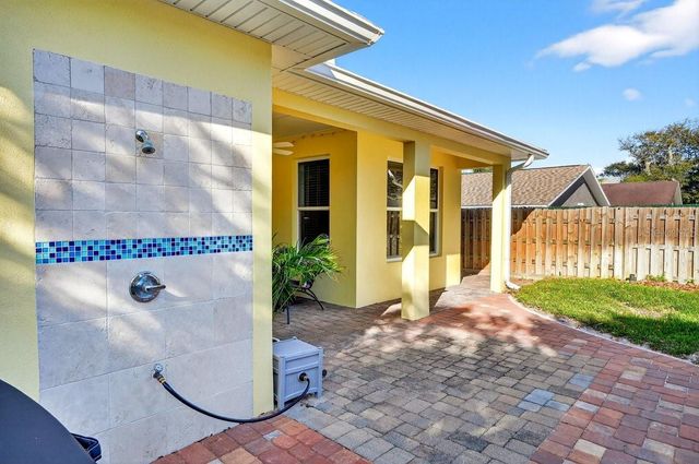 307 JESSAMINE AVENUE, New Smyrna Beach, FL 32169