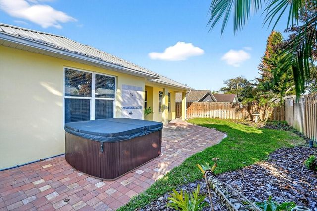 307 JESSAMINE AVENUE, New Smyrna Beach, FL 32169