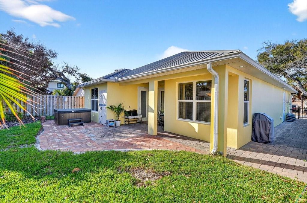 Image 6 of property listing at 307 JESSAMINE AVENUE, New Smyrna Beach, FL 32169