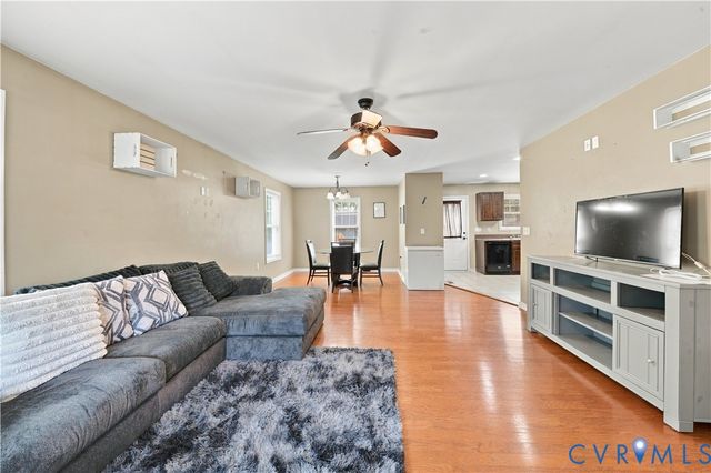 10121 Ashglade Ct, Ashland, VA 23005