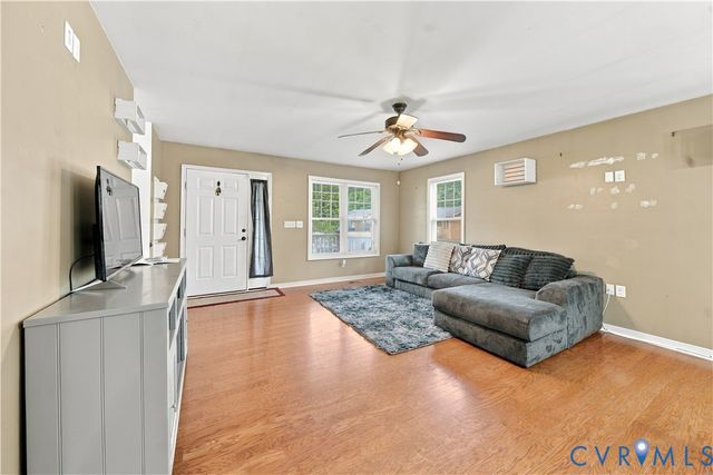 10121 Ashglade Ct, Ashland, VA 23005