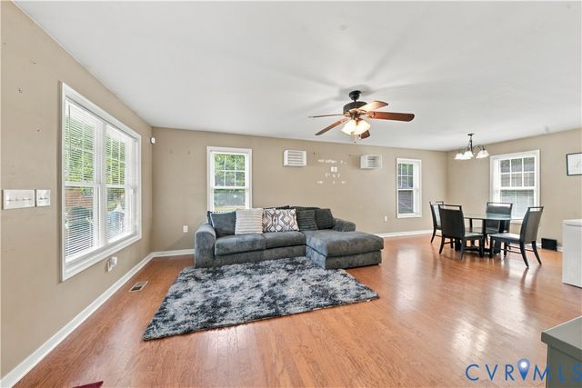 10121 Ashglade Ct, Ashland, VA 23005