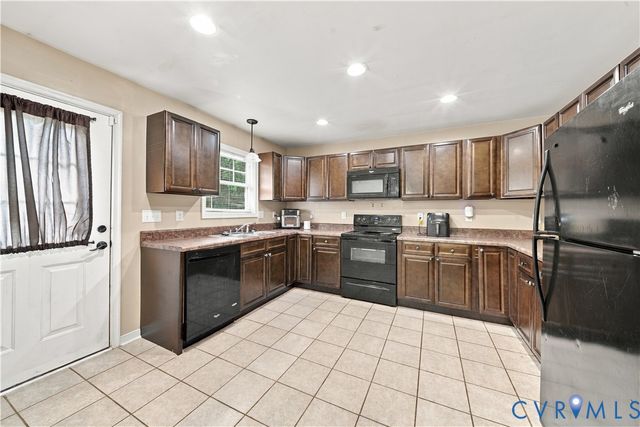 10121 Ashglade Ct, Ashland, VA 23005