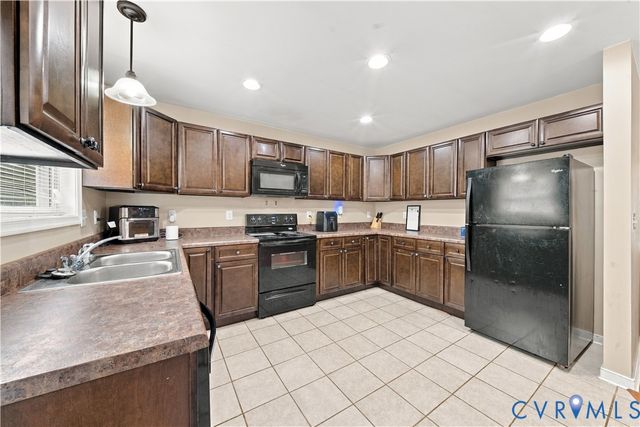 10121 Ashglade Ct, Ashland, VA 23005