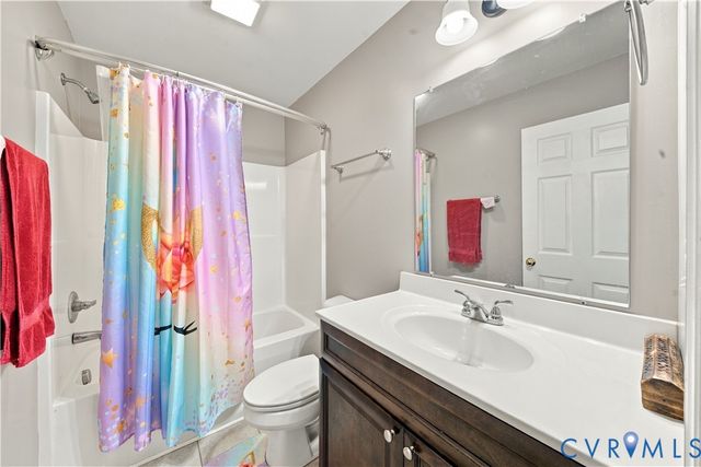 10121 Ashglade Ct, Ashland, VA 23005