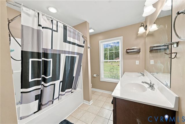 10121 Ashglade Ct, Ashland, VA 23005