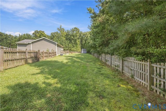 10121 Ashglade Ct, Ashland, VA 23005