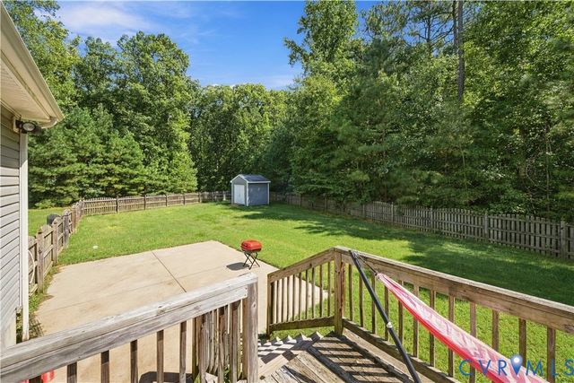 10121 Ashglade Ct, Ashland, VA 23005