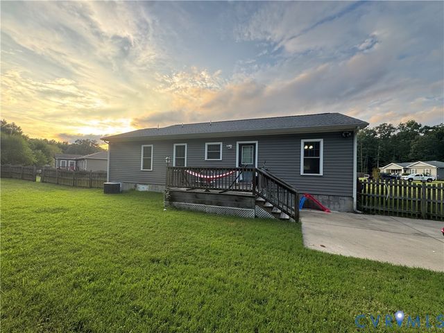 10121 Ashglade Ct, Ashland, VA 23005