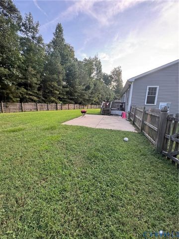 10121 Ashglade Ct, Ashland, VA 23005