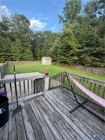 10121 Ashglade Ct, Ashland, VA 23005