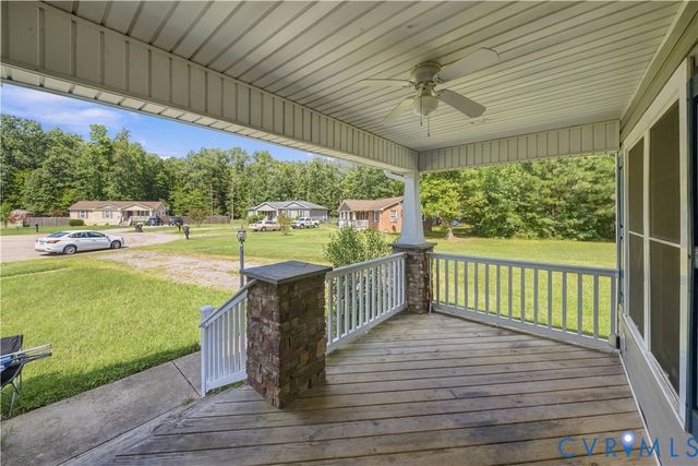 10121 Ashglade Ct, Ashland, VA 23005