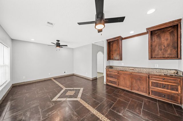 5930 County Road 396, Alvin, TX 77511