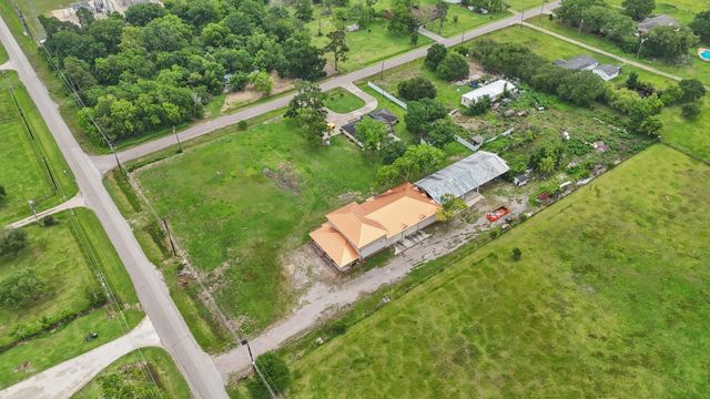 5930 County Road 396, Alvin, TX 77511