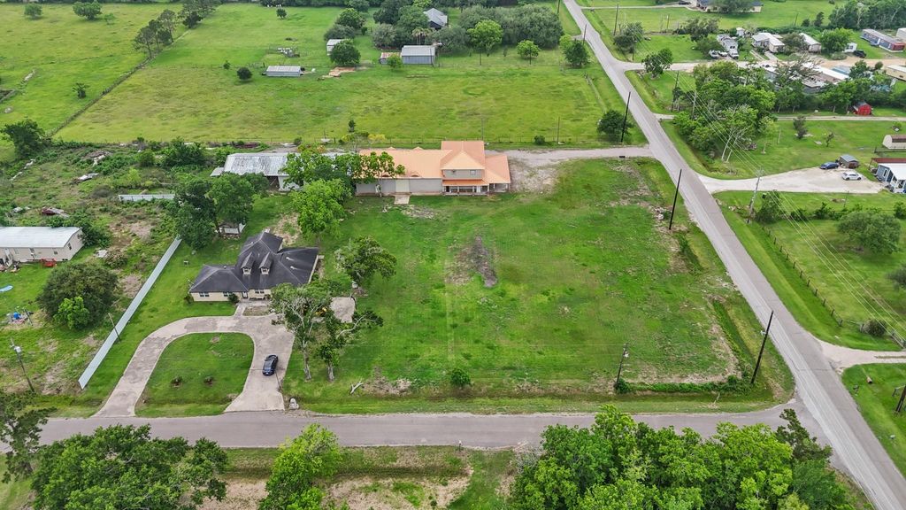 5930 County Road 396, Alvin, TX 77511