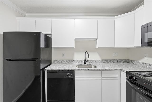 30 Abbey Rd 102, Leominster, MA 01453