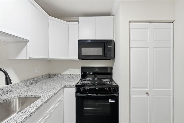 30 Abbey Rd 102, Leominster, MA 01453