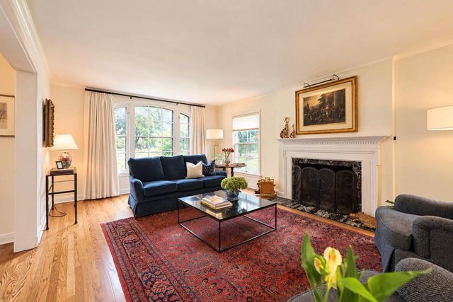 7822 W Wisconsin AVENUE, Wauwatosa, WI 53213