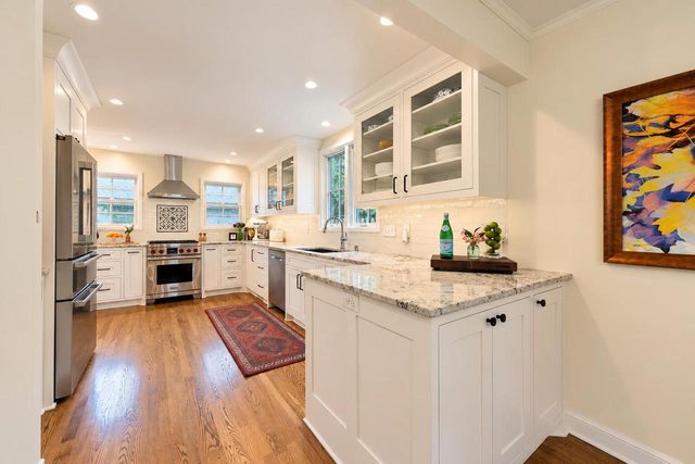 7822 W Wisconsin AVENUE, Wauwatosa, WI 53213