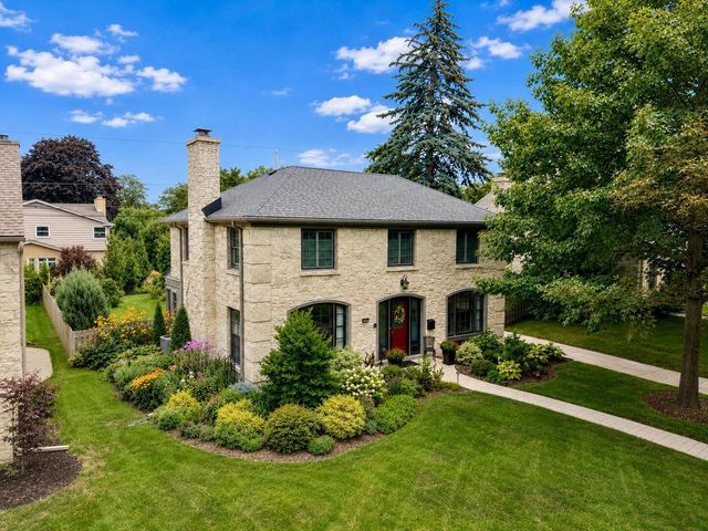 7822 W Wisconsin AVENUE, Wauwatosa, WI 53213