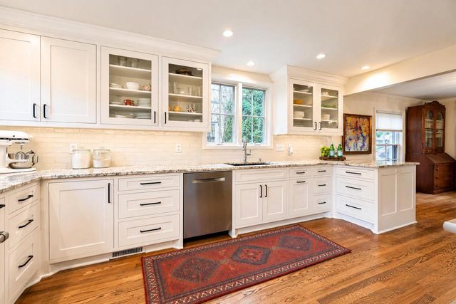 7822 W Wisconsin AVENUE, Wauwatosa, WI 53213