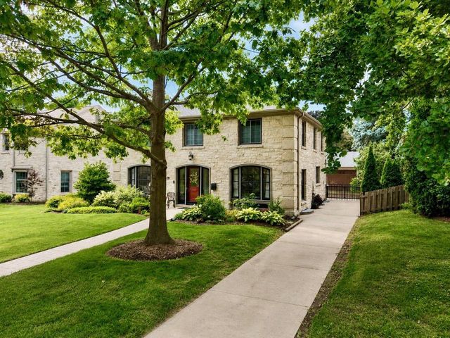 7822 W Wisconsin AVENUE, Wauwatosa, WI 53213