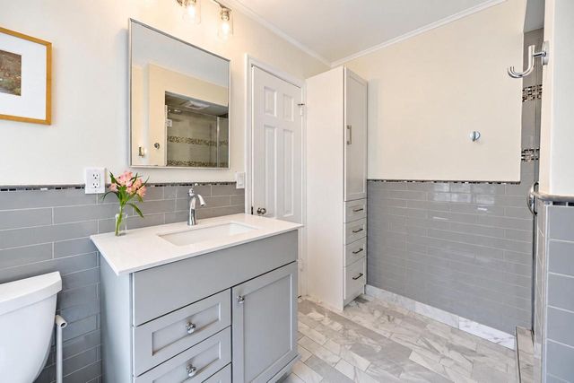 7822 W Wisconsin AVENUE, Wauwatosa, WI 53213
