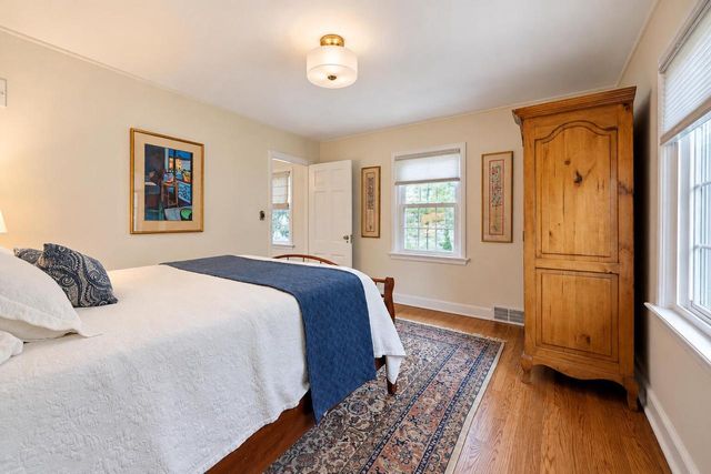7822 W Wisconsin AVENUE, Wauwatosa, WI 53213