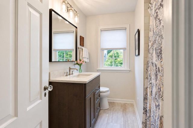 7822 W Wisconsin AVENUE, Wauwatosa, WI 53213