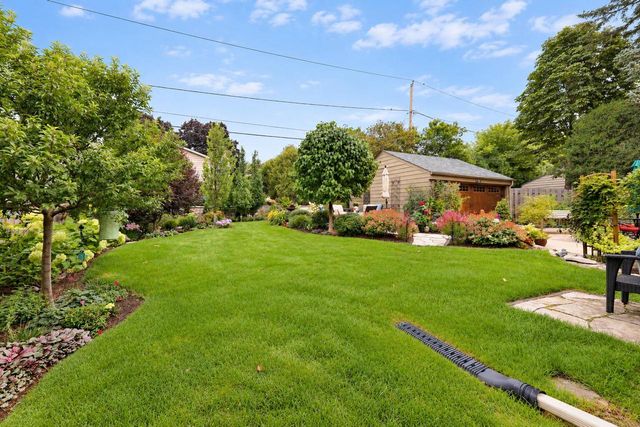 7822 W Wisconsin AVENUE, Wauwatosa, WI 53213