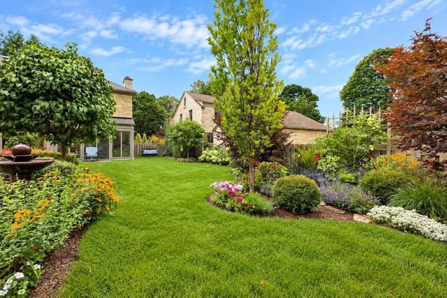 7822 W Wisconsin AVENUE, Wauwatosa, WI 53213
