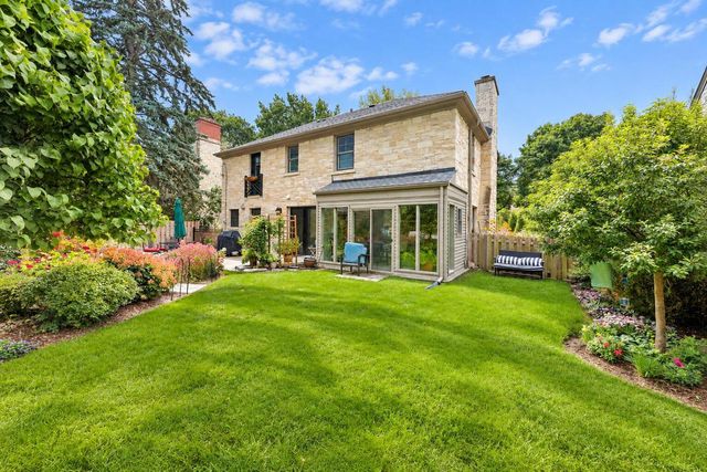 7822 W Wisconsin AVENUE, Wauwatosa, WI 53213