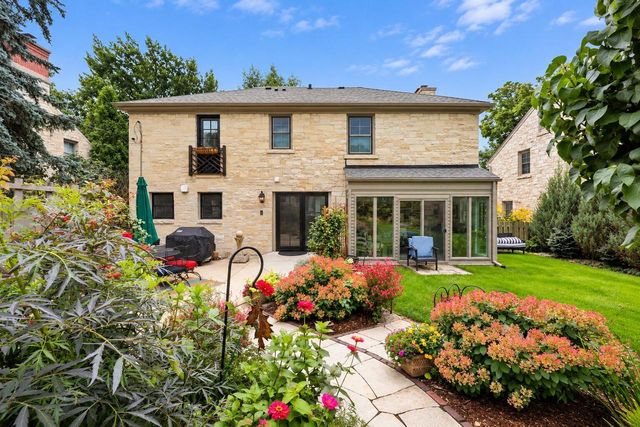 7822 W Wisconsin AVENUE, Wauwatosa, WI 53213