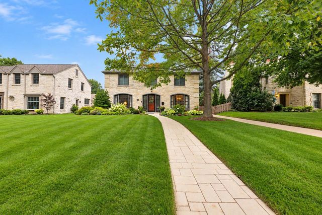 7822 W Wisconsin AVENUE, Wauwatosa, WI 53213