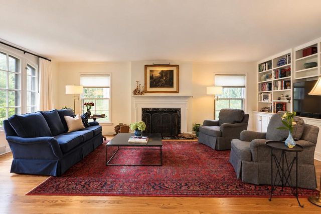 7822 W Wisconsin AVENUE, Wauwatosa, WI 53213