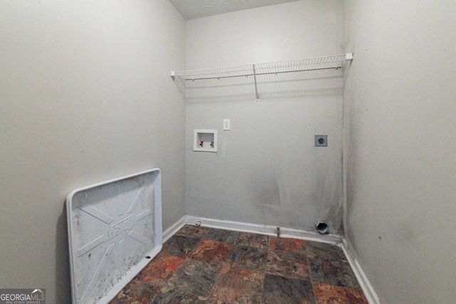 2931 Two Lake Circle, Atlanta, GA 30349