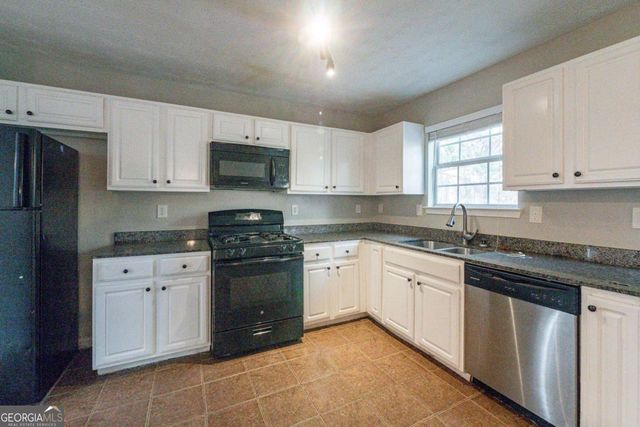 2931 Two Lake Circle, Atlanta, GA 30349