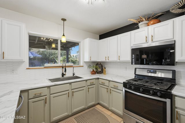 6734 W Nueva Vista Drive, Tucson, AZ 85743