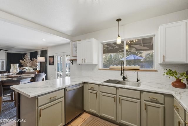 6734 W Nueva Vista Drive, Tucson, AZ 85743