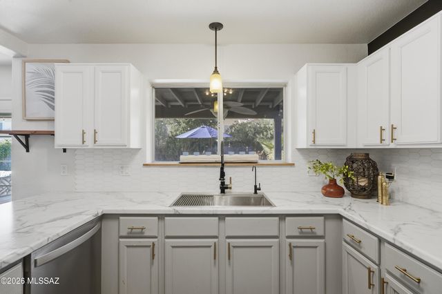 6734 W Nueva Vista Drive, Tucson, AZ 85743