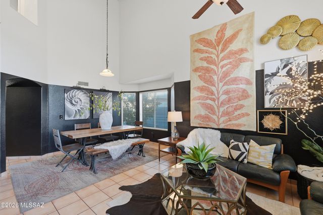 6734 W Nueva Vista Drive, Tucson, AZ 85743