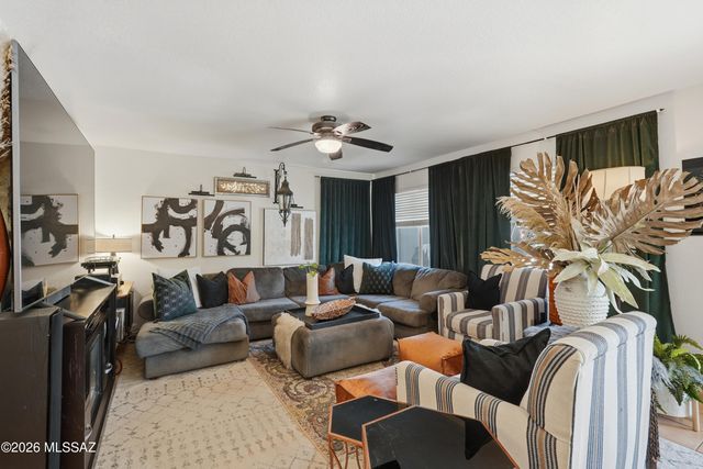 6734 W Nueva Vista Drive, Tucson, AZ 85743