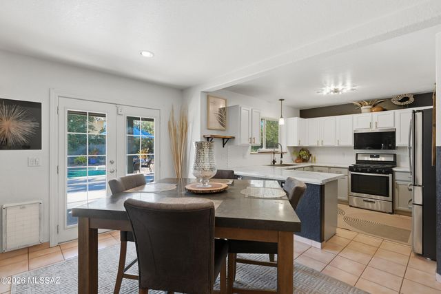 6734 W Nueva Vista Drive, Tucson, AZ 85743