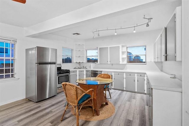 3811 Las Palmas Street, Galveston, TX 77554