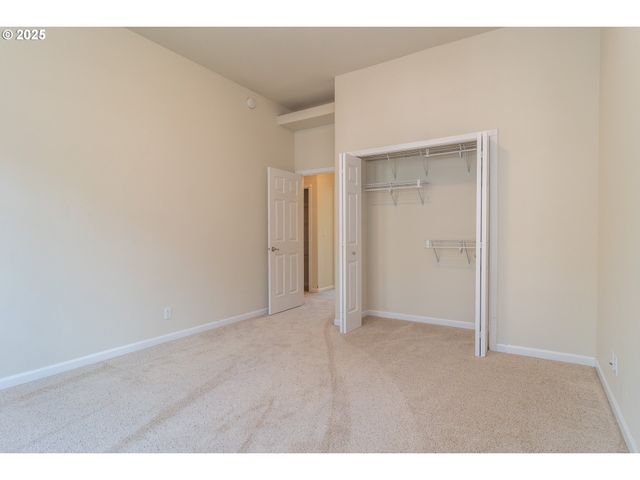 1737 Ne SHALE Ct, Roseburg, OR 97470